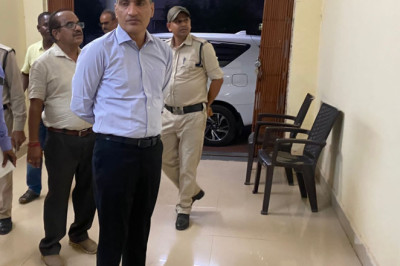 कलेक्टर शर्मा ने किया ट्रांजिट हॉस्टल का निरीक्षण