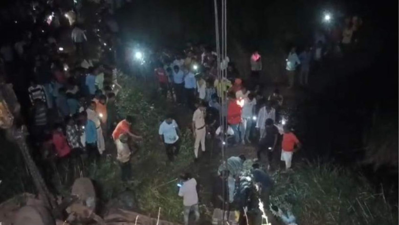 दुर्ग के कुम्हारी में बीती रात हुए बस हादसे में 13 व्यक्तियों की मौत पर राष्ट्रपति द्रौपदी मुर्मू और राज्यपाल विश्व भूषण हरिचंदन ने दुख जताया