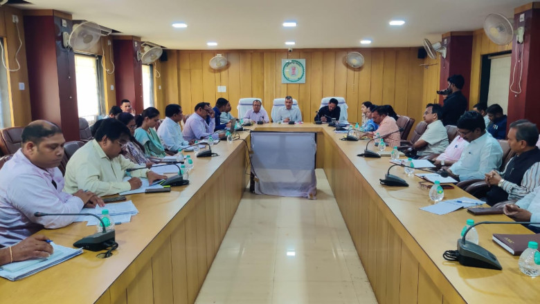 लोकसभा सामान्य निर्वाचन के संबंध में कलेक्टर ने ली जिला अधिकारियों की समीक्षा बैठक