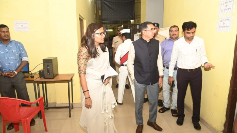 लोकसभा निर्वाचन-2024  व्यय प्रेक्षक श्री पत्तनसेट्टी ने विभिन्न शाखाओं का किया अवलोकन