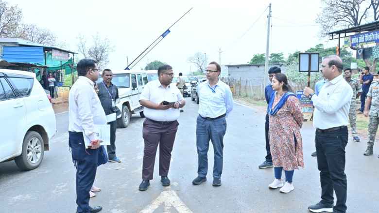 प्रेक्षक अनिल कुमार अग्रवाल ने राजिम विधानसभा क्षेत्र के  मतदान केन्द्र और जांच नाका का किया औचक निरीक्षण