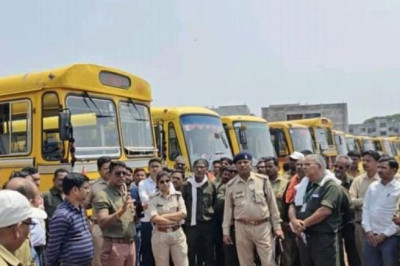 स्कूली छात्र/छात्राओं के सुरक्षित परिवहन को ध्यान में रखते हुए पुलिस ग्राउण्ड सेक्टर 06 भिलाई में स्कूल बसों की सप्राईज जांच शिविर