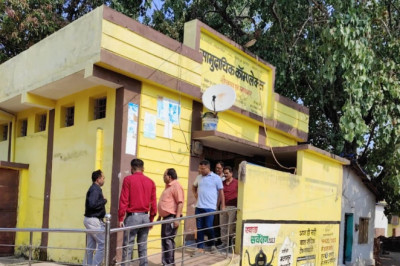 वार्ड भ्रमण के तहत निगम आयुक्त आज सुबह अधिकारियों के साथ नेहरू नगर, टाका पारा,बल्देवबाग व नया बस स्टैण्ड में सफाई व निर्माणाधीन कार्य देखे