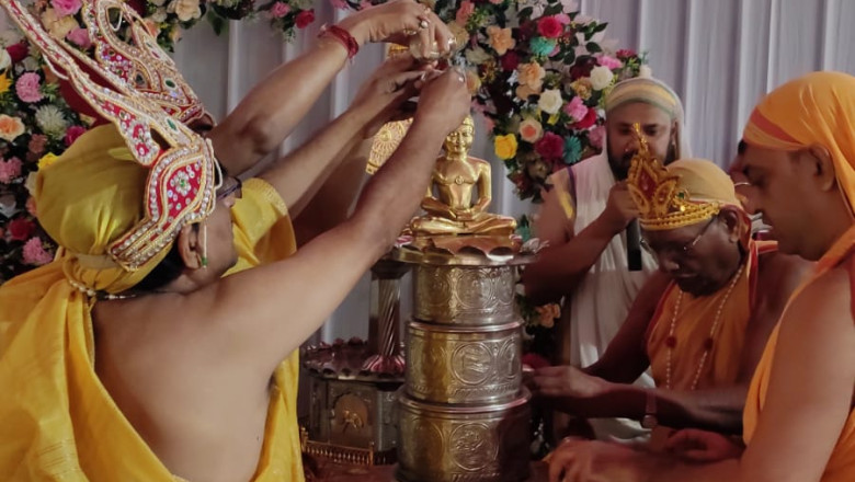 पार्श्वनाथ धाम रिसाली भगवान महावीर स्वामी के जन्म कल्याणक के पूर्व महावीर स्वामी जी एवं मूनिसुव्रतनाथ भगवान का मंगल अभिषेक शांतिधारा भक्तों ने किया।