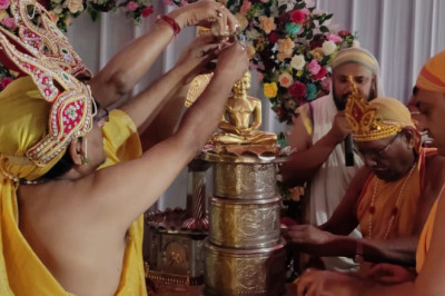 पार्श्वनाथ धाम रिसाली भगवान महावीर स्वामी के जन्म कल्याणक के पूर्व महावीर स्वामी जी एवं मूनिसुव्रतनाथ भगवान का मंगल अभिषेक शांतिधारा भक्तों ने किया।
