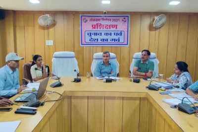 ’’डाक मतपत्र के मतदान व कर्मियों को दिया प्रशिक्षण निर्वाचन को सफलतापूर्वक संपन्न कराना हम सबकी जिम्मेदारी : कलेक्टर शर्मा
