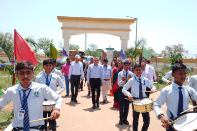 कलेक्टर शामिल हुए प्रेरणा कार्यक्रम में बच्चों को सुनाई एवं बच्चों से सामान्य ज्ञान के प्रश्न पूछे