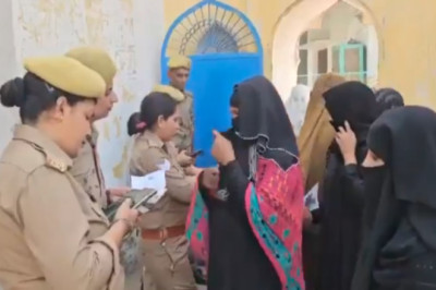 मतदान नहीं करने दिया जा रहा मुस्लिम मतदाताओं के साथ अभद्रता कर रही पुलिस ,सपा ने लगाया गंभीर आरोप......