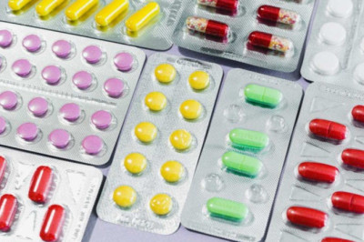 कैप्सूल्स बरामद कर आरोपी मेडिकल स्टोर संचालक व विद्युत संविदाकर्मी को गिरफ्तार किया है.....