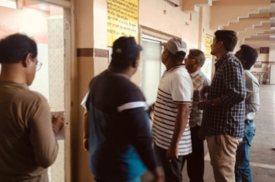 आयुक्त ने मतदान केन्द्रों का निरीक्षण कर आवश्यक व्यवस्था मुहैया कराने  की  अधिकारियों को दिये निर्देश
