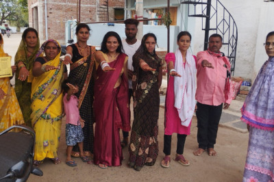 लोकसभा निर्वाचन 2024 के लिये निगम की स्वच्छता दीदीयॉ एवं सामुदायिक संगठक सत्प्रतिशत मतदान कराने कसी कमर