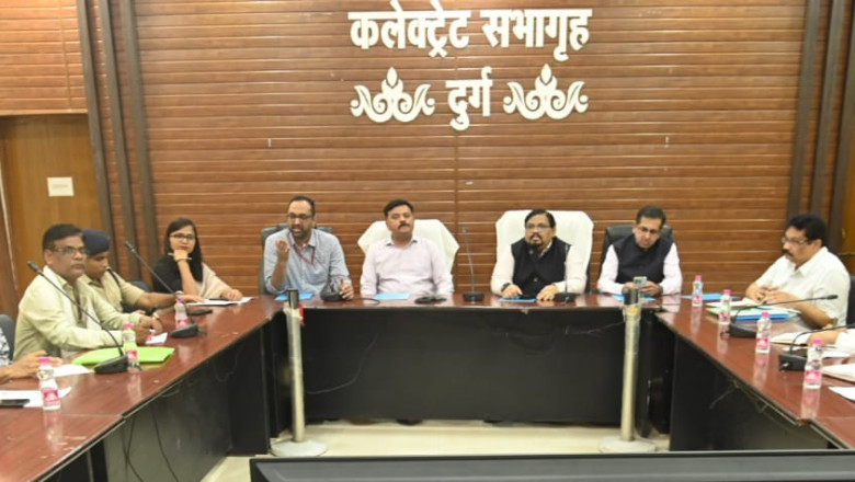 आदर्श आचरण संहिता के संबंध में प्रेक्षकगणों ने ली अभ्यर्थियों की बैठक