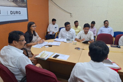 मुख्य निर्वाचन अधिकारी ने लोकसभा चुनाव के तीसरे चरण की तैयारियों की समीक्षा की