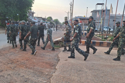 शांति एवं कानून व्यवस्था बनाये रखने आईटीबीपी एवं पुलिस प्रशासन ने किया फ्लैगमार्च