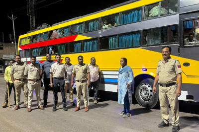 आबकारी विभाग दुर्ग द्वारा जिले के बस स्टेशनों एवं मुख्य मार्गों की सघन जांच