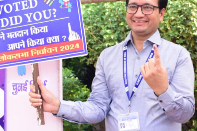 कलेक्टर ने मताधिकार का किया प्रयोग