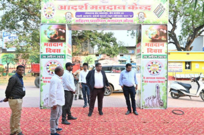 कलेक्टर ने विभिन्न आदर्शन मतदान केन्द्रों का लिया जायजा