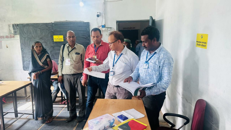 प्रेक्षक अनिल अग्रवाल ने आज विभिन्न मतदान केन्द्रों का किया निरीक्षण