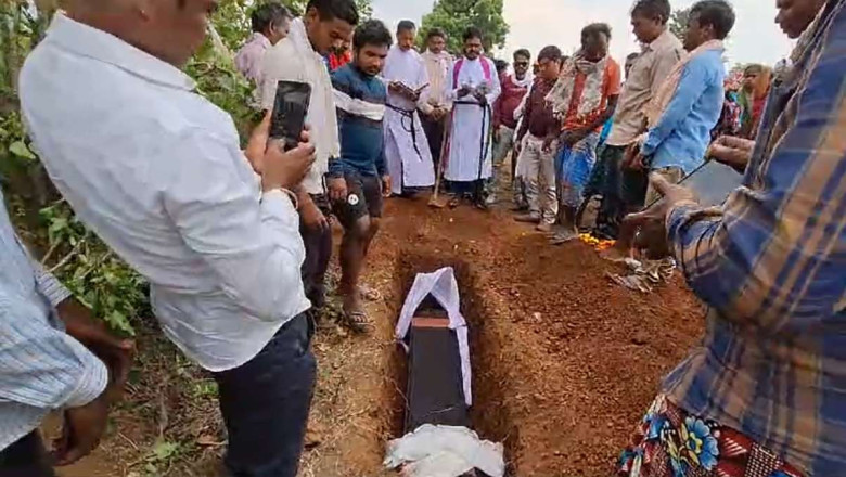धर्म परिवर्तन करने वाले एक परिवार के मृतक के अंतिम संस्कार के लिए जमीन नहीं देने के विवाद पर हाईकोर्ट का फैसला सामने आया है...