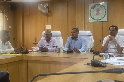 कलेक्टर ने ली लोकसभा निर्वाचन को लेकर जिला अधिकारियों की बैठक ’मतदाता जागरूकता को लेकर 2 मई को सायकल और दोपहिया वाहन रैली