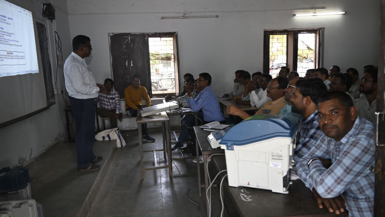 मतदान दल के तकरीबन 4000 कर्मचारियों को दिया गया प्रशिक्षण  मतदान दलों अलग-अलग तारीखों में लिया प्रशिक्षण