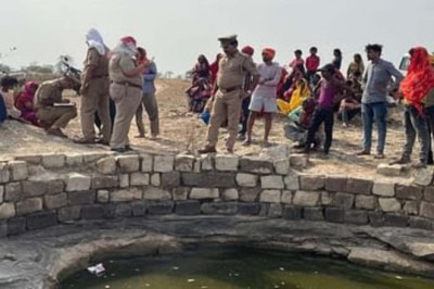 उत्तर प्रदेश के चित्रकूट जिले के मानिकपुर में एक विवाहिता ने अपने दो मासूम बच्चों को कमर में बांधकर कुएं में छलांग लगा दी...