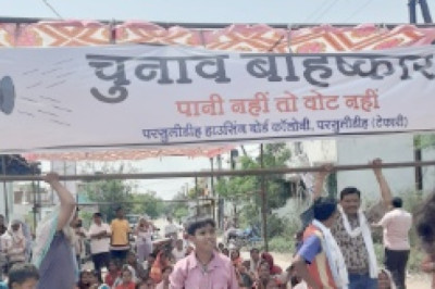 हाउसिंग बोर्ड कॉलोनी में पानी की किल्लत, सड़क पर उतरे क्षेत्रवासी,चुनाव बहिष्कार की चेतावनी,कहा – पानी नहीं तो वोट भी नहीं ...