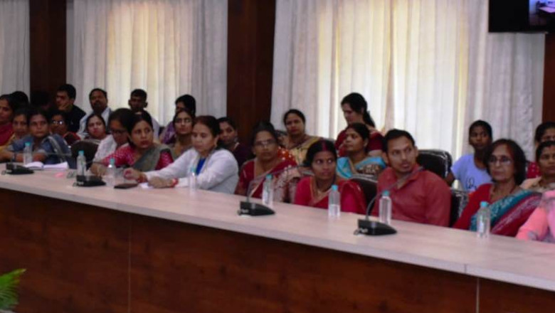 परीक्षा परिणाम के भय से तनाव एवं दबाव महसूस न करें बच्चे कलेक्टर बच्चों को समय दें अभिभावक विभिन्न क्षेत्रों में है कैरियर के अच्छे अवसर