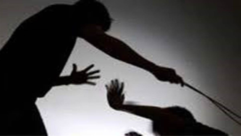 राक्षस बना शिक्षक : टीचर ने बेरहमी से पीट-पीटकर मासूम को किया बेहोश,छोटी सी गलती की खौफनाक सजा...