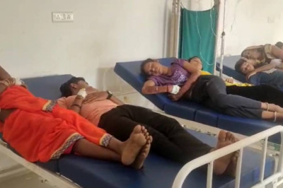 आनन फानन में कराया गया अस्पताल में भर्ती,प्रसाद खाने से 100 से अधिक लोगों की बिगड़ी तबीयत...