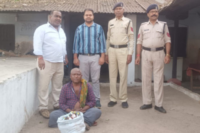 देशी मदिरा का अवैध रूप से विक्रय करते आरोपी गिरफ्तार