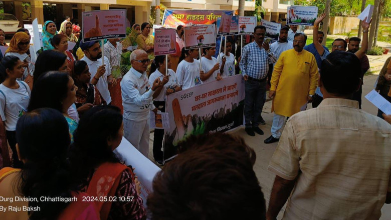 दुर्ग,अमर हाइट्स कालोनी में शत प्रतिशत मतदान के लिए नगर निगम ने चलाया जागरूकता अभियान