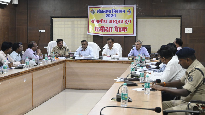 संभागायुक्त एवं पुलिस महानिरीक्षक ने निर्वाचन की तैयारियों के संबंध में ली समीक्षा बैठक