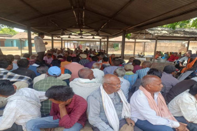 10 गांव के ग्रामीणों ने चुनाव बहिष्कार का किया ऐलान,सड़क पानी, बिजली जैसी मूलभूत सुविधाओं से वंचित ग्रामीणों का फूटा गुस्सा...