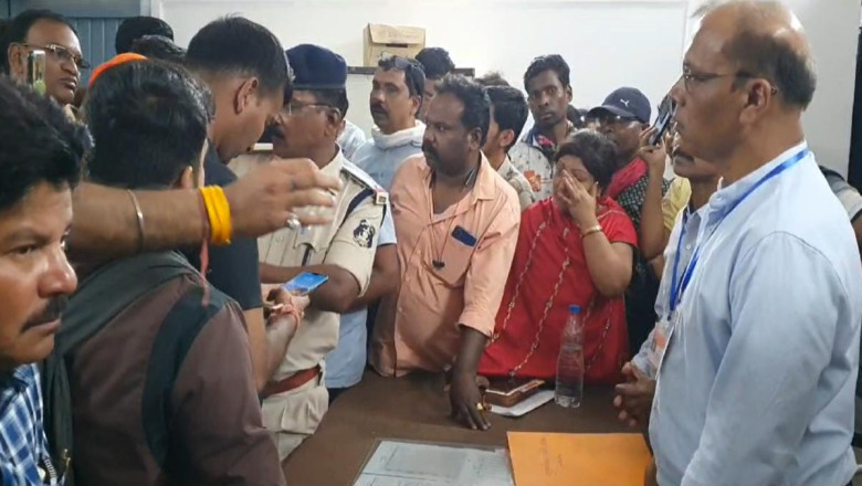 NEET की परीक्षा में पहले बच्चों को बांटा गया गलत प्रश्नपत्र, फिर 45 मिनट बाद बदल दिया, आक्रोशित परिजनों ने किया हंगामा...