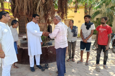 विधायक भोला राम साहू ने कांग्रेस प्रत्याशी को जिताने किया डोर-टू-डोर जनसंपर्क