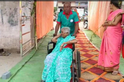 90 वर्षीय बुजुर्ग महिला मतदाता  रोहनी बाई ने किया मतदान