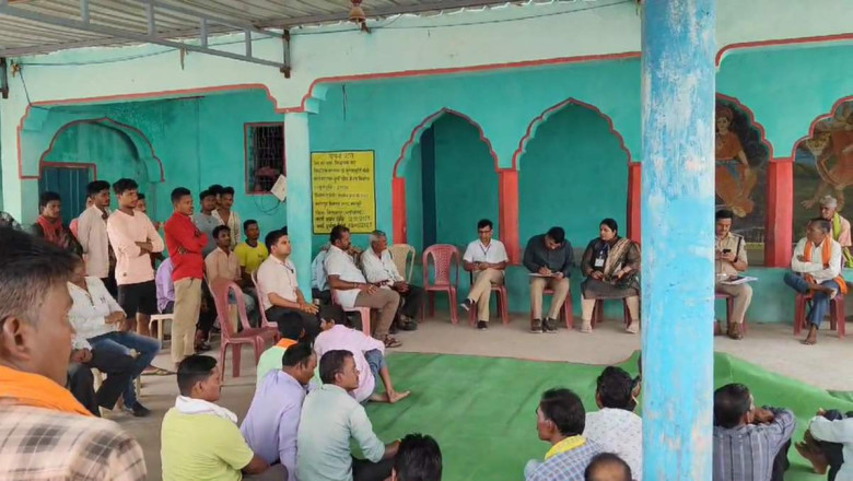 ग्रामीणों ने चुनाव का किया बहिष्कार, समझाइश देने में जुटे निर्वाचन अधिकारी...