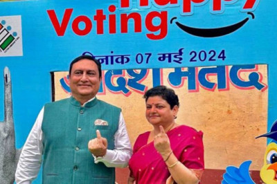 हाईकोर्ट के न्यायाधीशों ने भी परिवार के साथ किया मतदान…