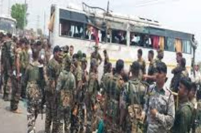 झारखंड के गिरिडीह में बड़ा सड़क हादसा, जवानों से भरी बस दुर्घटनाग्रस्त, एक की मौत, कई घायल