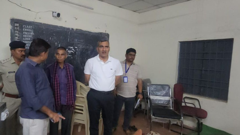 कलेक्टर और एसपी ने मतदान केंद्र का निरीक्षण किया और सुरक्षा व्यवस्थाओं का जायज़ा लिया