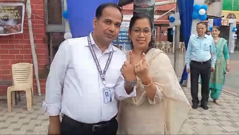 मतदाताओं से की बढ़-चढ़कर मतदान करने की अपील,रायपुर कलेक्टर-एसएसपी ने किया सपत्नीक मतदान...