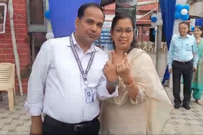 मतदाताओं से की बढ़-चढ़कर मतदान करने की अपील,रायपुर कलेक्टर-एसएसपी ने किया सपत्नीक मतदान...