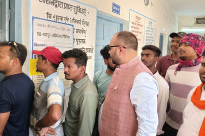 NEWS 24 MG-CG और लल्लूराम डॉट कॉम के चेयरमैन नमित जैन और डॉयरेक्टर अमित जैन ने मतदान किया ...