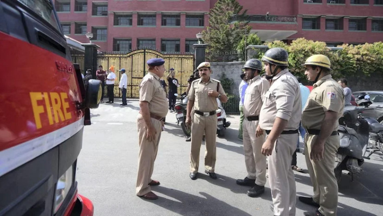 स्कूलों में बम की फर्जी सूचना से निपटने को बनेगी SOP...