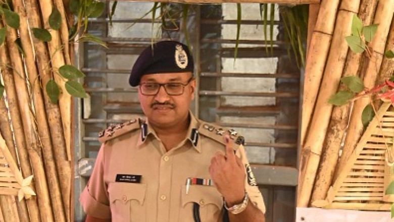 कलेक्टर एवं आईजी ने किया मतदान -जिले के सभी नागरिकों से मतदान करने की अपील की