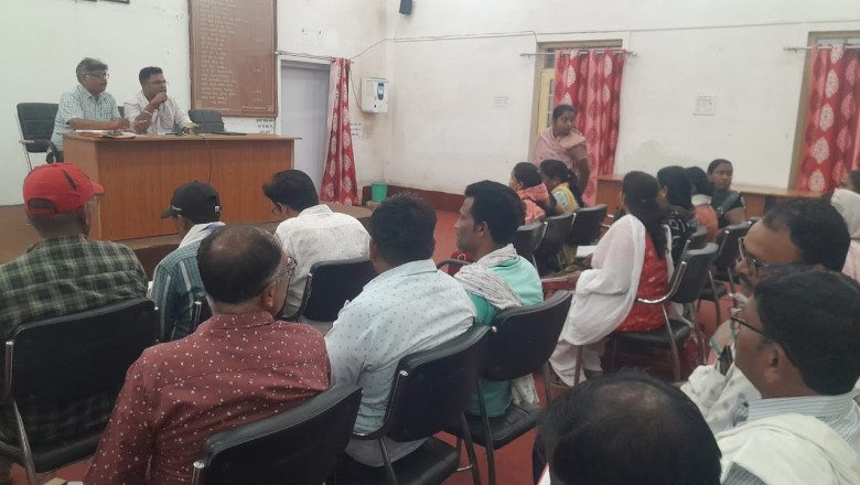 आयुक्त ने ली एस.एल.आर.एम. सेंटर प्रभारियों की बैठक