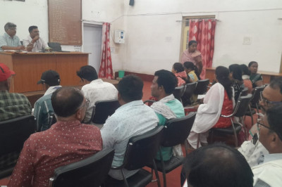 आयुक्त ने ली एस.एल.आर.एम. सेंटर प्रभारियों की बैठक