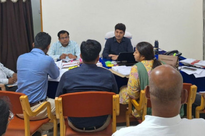 अपर कलेक्टर पांडे ने राजस्व अधिकारियों की ली समीक्षा बैठक
