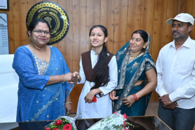 डिप्टी कलेक्टर बनने के सपने संजोए होनिशा ने कक्षा दसवीं की मेरिट सूची में हासिल किया दूसरा स्थान